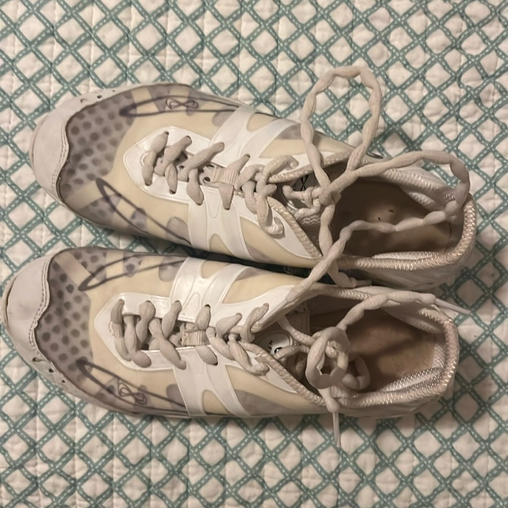 Nfinity cheer shoes